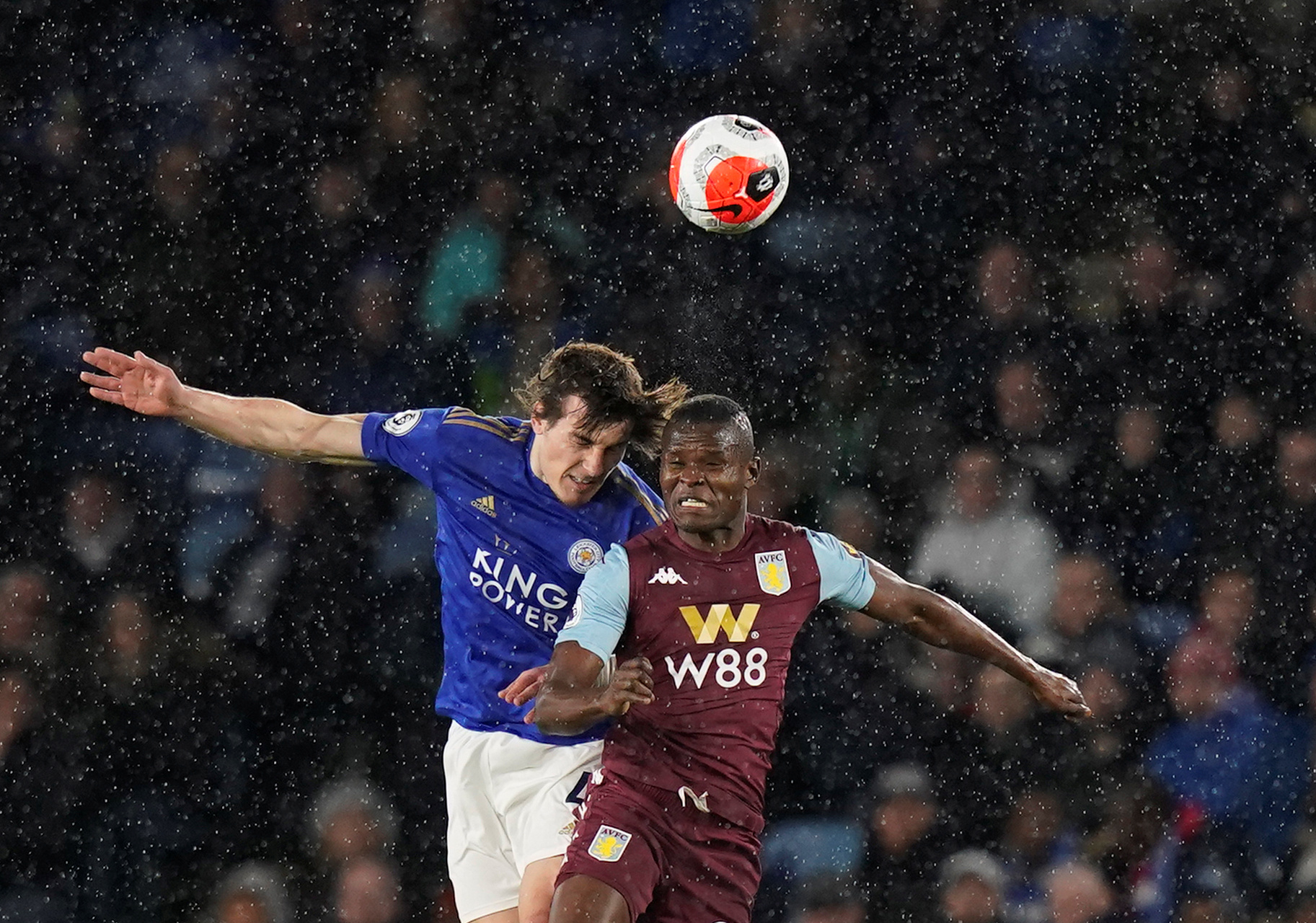 靠近弧顶的 靠近弧顶的